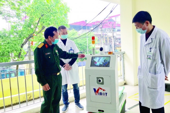 Made-in-Vietnam robots on front lines of Covid-19 battle
